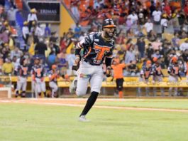 Grand Slam de De La Cruz comanda 4ta victoria seguida de los Toros