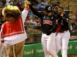 Leones superan a los Toros en el Quisqueya