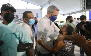 Presidente Abinader entrega más de 3 mil certificados en Hato del Yaque, Santiago