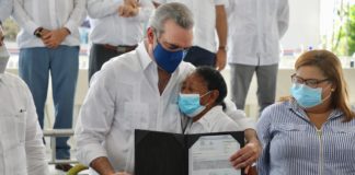 Abinader entrega en Azua 650 títulos de Propiedad