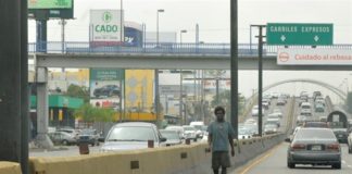 Enajenados copan las calles del Gran Santo Domingo