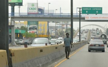 Enajenados copan las calles del Gran Santo Domingo