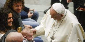 El Papa dice que es un «deber imprescindible» proteger a los niños y adolescentes de los abusos sexuales
