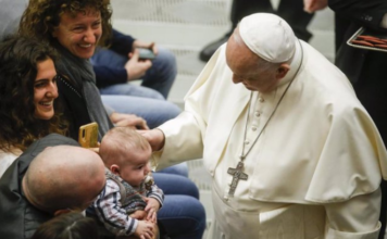 El Papa dice que es un «deber imprescindible» proteger a los niños y adolescentes de los abusos sexuales