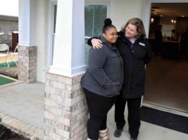 Una familia de Virginia obtiene las llaves de la primera casa impresa en 3D de Habitat for Humanity en Estados Unidos