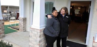 Una familia de Virginia obtiene las llaves de la primera casa impresa en 3D de Habitat for Humanity en Estados Unidos