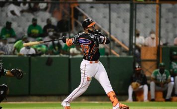 Toros blanquean a las Estrellas en el Corral