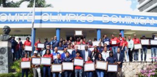 Acosta a los atletas juveniles: “En ustedes descansa el futuro”