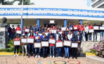 Acosta a los atletas juveniles: “En ustedes descansa el futuro”