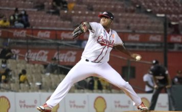 Pitcheo de los Leones blanquea a las Águilas