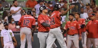 Leones vencen a Estrellas y provocan triple empate