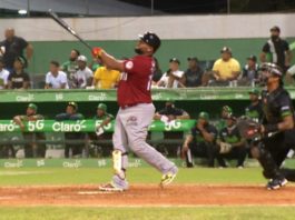 Con cuadrangular de Juan Francisco, Gigantes quedan solos en primer lugar