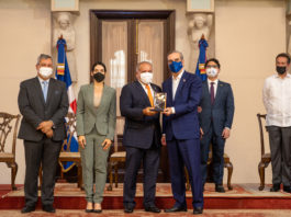 Banco Adopem es reconocido por el BCIE y Solidarios con el Premio a la Gestión Institucional de Inclusión Financiera