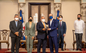 Banco Adopem es reconocido por el BCIE y Solidarios con el Premio a la Gestión Institucional de Inclusión Financiera