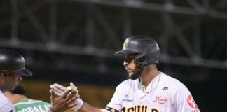 Águilas triunfan ante las Estrellas y quedan solos en segunda posición