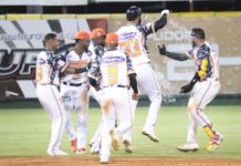 Toros remontan y dejan a los Leones en el terreno