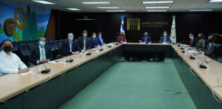 Gobernador Valdez Albizu recibe a la Asociación de Navieros y pasan revista a economía y avances del sector