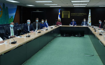 Gobernador Valdez Albizu recibe a la Asociación de Navieros y pasan revista a economía y avances del sector
