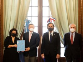 República Dominicana y Argentina firman convenios para trasplantes en niños