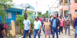 Alcalde Carlos Guzmán dispone construcción de aceras, contenes y otras obras pluviales en barrios de SDN