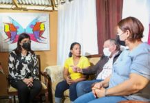 Alcalde Carlos Guzmán dispone ayuda y seguimiento permanente a madre abusada en Cachimán, Villa Mella