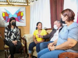 Alcalde Carlos Guzmán dispone ayuda y seguimiento permanente a madre abusada en Cachimán, Villa Mella