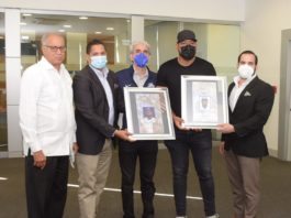 César Valdez es premiado como JMV y Lanzador del año en LIDOM