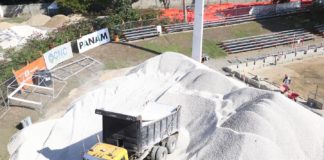 Cibao FC coloca nuevo césped artificial en su estadio