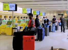 Viajar en avión duplica riesgo de contagiarse con Ómicron