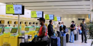 Viajar en avión duplica riesgo de contagiarse con Ómicron