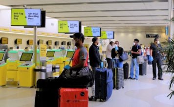 Viajar en avión duplica riesgo de contagiarse con Ómicron