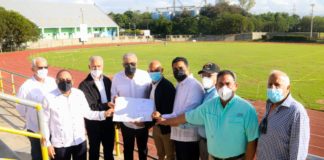 Gobierno realiza entrega 15 millones de pesos para finalizar estadio Olímpico de Moca