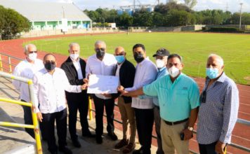 Gobierno realiza entrega 15 millones de pesos para finalizar estadio Olímpico de Moca
