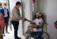 Camacho entrega a deportista ayuda económica enviada por Primera Dama Raquel Arbaje