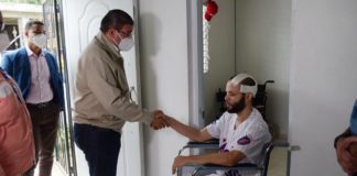 Camacho entrega a deportista ayuda económica enviada por Primera Dama Raquel Arbaje