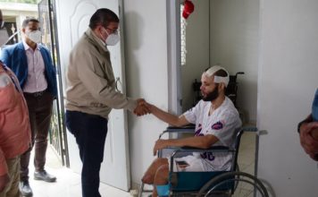 Camacho entrega a deportista ayuda económica enviada por Primera Dama Raquel Arbaje