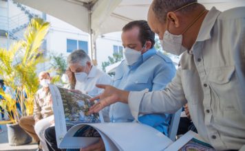 Ministro Paliza entrega desembolso para la construcción de un parque infantil y multiuso en Santiago