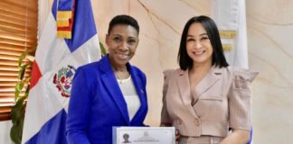 Legendaria voleibolista, Mireya Luis, recibe la nacionalidad dominicana