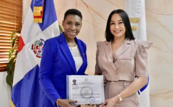 Legendaria voleibolista, Mireya Luis, recibe la nacionalidad dominicana