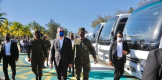 Presidente Abinader entrega más de 300 vehículos para modernizar parque móvil de las FFAA