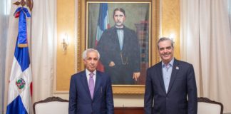 Presidente Abinader se reúne con delegación de Qatar