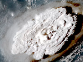 Un tsunami golpea Tonga tras una gigantesca erupción volcánica en el Pacífico