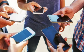 “Nos estamos perdiendo la vida real”: la gente que decide deshacerse de su teléfono inteligente