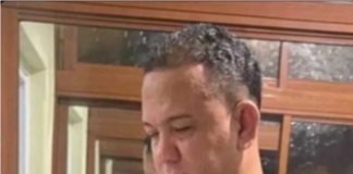 Autoridades identifican y persiguen al hombre que golpeó mujer en Baní