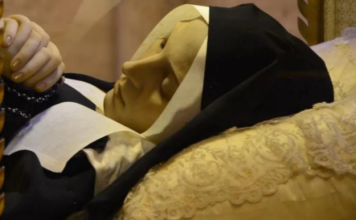 La niña que vio 18 veces a la Virgen de Lourdes y permanece incorrupta y los milagros que confirmó la ciencia