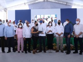 Presidente Abinader entrega 2,832 títulos de propiedad en dos días a familias pobres