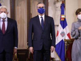 Presidente Luis Abinader otorga nacionalidad dominicana al expresidente del gobierno español Felipe González