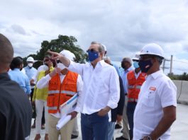 Presidente Abinader inicia construcción de Multiuso y 11 destacamentos policiales en SDE