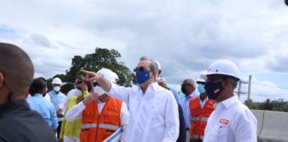 Presidente Abinader inicia construcción de Multiuso y 11 destacamentos policiales en SDE