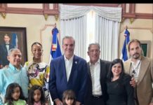 Presidente Abinader recibe visita de la actriz Zoe Saldaña